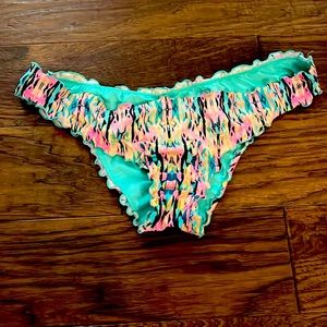SHADE AND SHORE CHEEKY/RUFFLED SWIM BOTTOMS • large